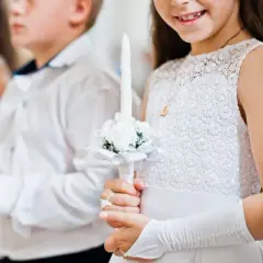 Jak dziecko ma zaprosić na komunię? Oto sprawdzone sposoby i porady