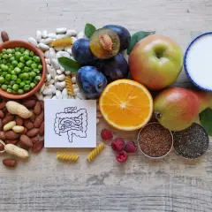 Frutta, verdura, semi e latticini per combattere la stitichezza. Evitare cibi da evitare.