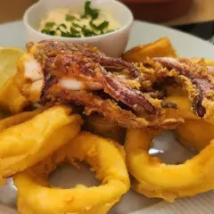 Cómo preparar calamares fritos a la andaluza crujientes y deliciosos
