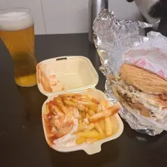Ile kcal ma kebab box z frytkami? Zaskakujące fakty o kaloriach