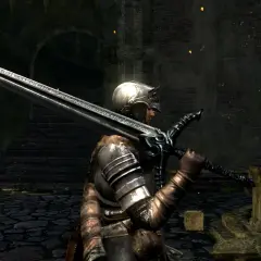 Rycerz w zbroi z wielkim mieczem, na którym widnieje napis "MAY YOUR FOES GET WRECKED FOREVER MORE FOR THE REAL DARK SOULS".