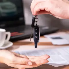 Czy żona może sprzedać samochód po śmierci męża? Sprawdź formalności