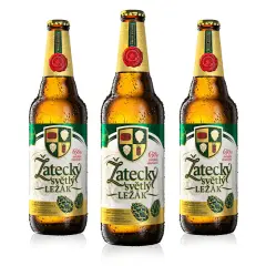 Trzy butelki orzeźwiającego piwa czeskiego, zroszone i gotowe do degustacji.
