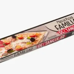 Masa de pizza familiar rectangular de Mercadona, lista para hornear. Perfecta para una cena rápida.