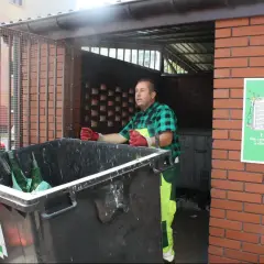 Gdzie wyrzucać szklane opakowania po kosmetykach, aby nie marnować?