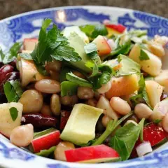 Ensalada de alubias blancas: tu receta fácil, fresca y nutritiva