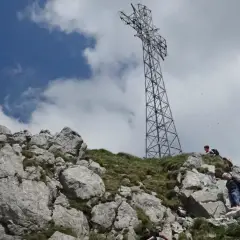 Czemu na Giewoncie jest krzyż? Historia i znaczenie symbolu
