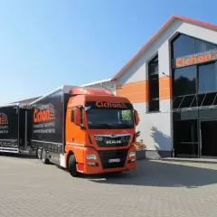 Naczepa Jumbo co to? Poznaj jej zalety i zastosowania w transporcie