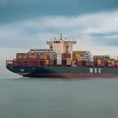 Spedytor morski: Na czym polega ta kluczowa rola w globalnym handlu?