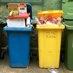 Dowiedz się ile pojemników na śmieci potrzebujesz według nowych przepisów