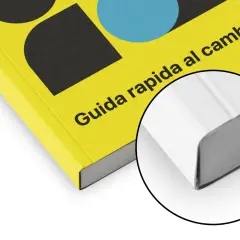 Un livre broché jaune vif avec des formes géométriques noires et bleues. Le titre "Guida rapida al cambiamento" est visible.