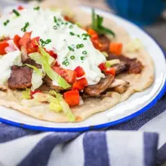 Co do sałatki gyros: pyszny przepis, składniki i wartości odżywcze