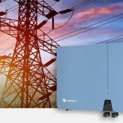 Niebieski falownik Solplanet na tle linii energetycznych. Dowiedz się, jak dobrać falownik do swojej instalacji fotowoltaicznej.