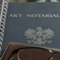 Jak zaksięgować akt notarialny zakupu nieruchomości bez błędów?