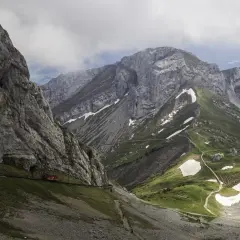 Co to są góry? Odkryj ich sekrety, od genezy po szczyty!