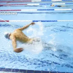 Jak opanować styl motylkowy? Praktyczny poradnik krok po kroku