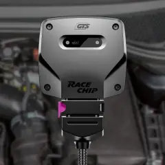Dispositivo Race Chip GTS instalado en un motor. Las chip power opiniones son positivas sobre su rendimiento.