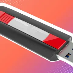 Moderner USB-Stick mit viel Speicherplatz, bereit für Ihre Daten.