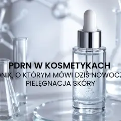 PDRN w kosmetykach: składnik, o którym mówi dziś nowoczesna pielęgnacja skóry. Serum w butelce z pipetą, probówki i kolby laboratoryjne.