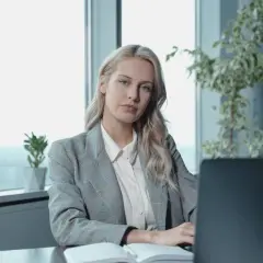 Jak zapytać szefa o przedłużenie umowy - skuteczne sposoby i wzory