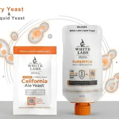 Levure sèche et liquide White Labs. Une pochette de levure sèche California Ale Yeast et une bouteille de levure liquide PurePitch.