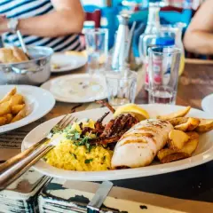 Gdzie zjeść w Grzybowie? Odkryj najlepsze restauracje i smaki