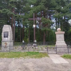Pomnik na przełęczy Rydza Śmigłego. Monument upamiętnia marszałka Edwarda Rydza-Śmigłego.