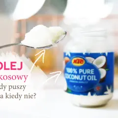 Łyżka z olejem kokosowym obok słoiczka z napisem "100% Pure Coconut Oil".