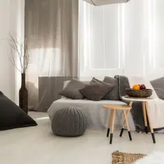 Jakie zasłony do salonu aranżacje, które odmienią Twoje wnętrze?