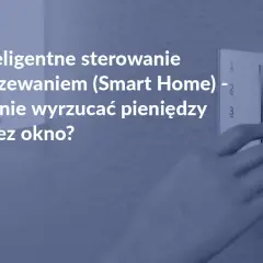 Inteligentne sterowanie ogrzewaniem grzejnikowym w Smart Home pozwala oszczędzać pieniądze. Dłoń dotyka panelu sterowania.