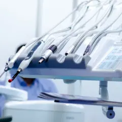 Jak pozbyć się odruchu wymiotnego u dentysty i czuć się komfortowo