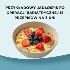Miseczka owsianki z jagodami i truskawkami.