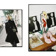 En kvinna i svart rock går på trottoaren i Stockholm. Bredvid syns en hylla med foton, en konstnärlig figur och rosa klackskor från Teurn Studios.