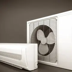 Unidad interior y exterior de una bomba de calor frío, listas para climatizar tu hogar.
