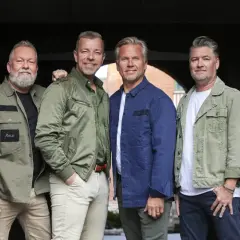Tim Hans Adam Wahlgren med vänner, redo för en ny utmaning.