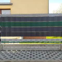 Czym osłonić ogrodzenie? Praktyczne sposoby na prywatność i estetykę