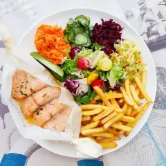 Gdzie zjeść w Krynicy Morskiej? Odkryj najlepsze restauracje i smaki