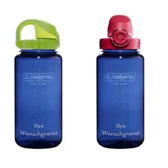 Vier blaue Nalgene Trinkflaschen Everyday OTF mit unterschiedlichen Deckelfarben: türkis, grün, rot und schwarz.