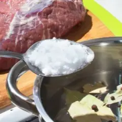Czy wołowinę się soli? Oto jak solenie wpływa na smak mięsa