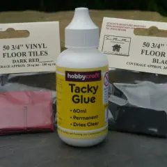Colla Tacky Glue Hobbycraft, ideale per modellismo. Cos'è? Una colla PVA permanente che asciuga trasparente, perfetta per pavimenti in vinile 3/4".