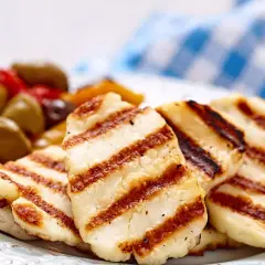 Czy halloumi jest zdrowy? Odkryj jego korzyści i zagrożenia zdrowotne