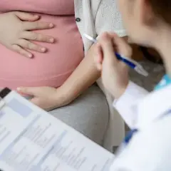 Ciąża po menopauzie: Czy to możliwe? Fakty i medyczne szanse