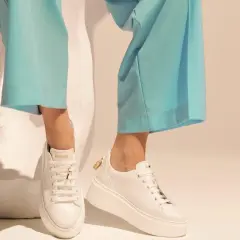 Jakie buty do spodni garniturowych damskich, aby wyglądać stylowo?