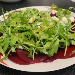 Oryginalne carpaccio z buraka z rukolą? Nowe oblicze tego warzywa
