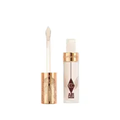 En flaska och en applikator för att applicera concealer. Charlotte Tilbury Airbrush.