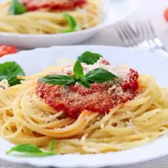 Odkryj tajemnice włoskiego przepisu na spaghetti bolognese w domu