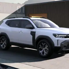 Nowa Dacia Duster w białym kolorze prezentuje się nowocześnie na tle betonowej ściany i budynku z drewnianymi elementami.