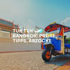 Buntes Thailand Tuk Tuk vor einem Tempel in Bangkok. Tipps für Preise und Abzocke.