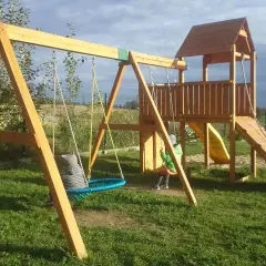 Jak zabezpieczyć drewniany plac zabaw, by zapewnić bezpieczeństwo dzieci?