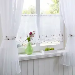 Idealne firany do kuchni? Poznaj trendy i wybierz mądrze!
